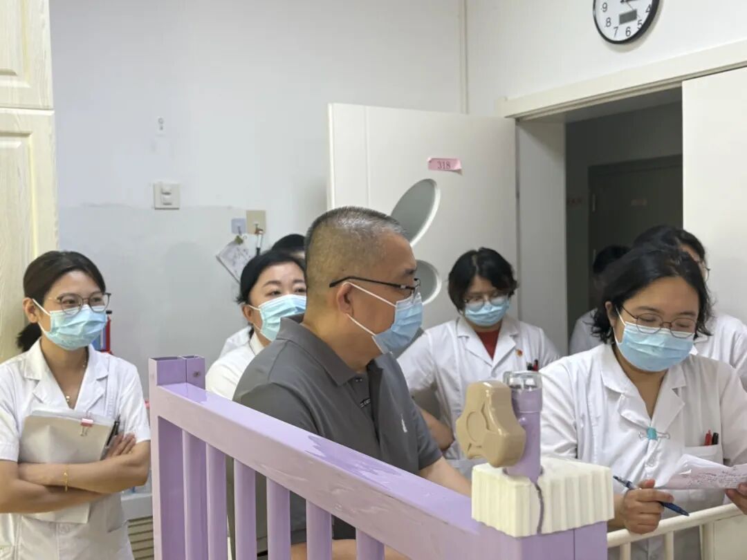 张培元教授为药物难治性癫痫患儿会诊