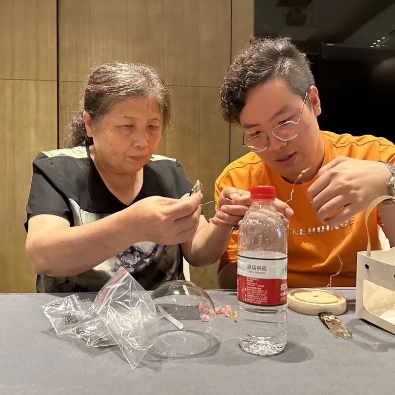 医患共同制作小夜灯